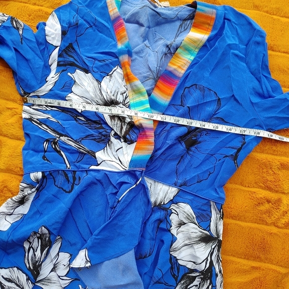 ROBERT Graham silk wrap top size M - Picture 15 of 16